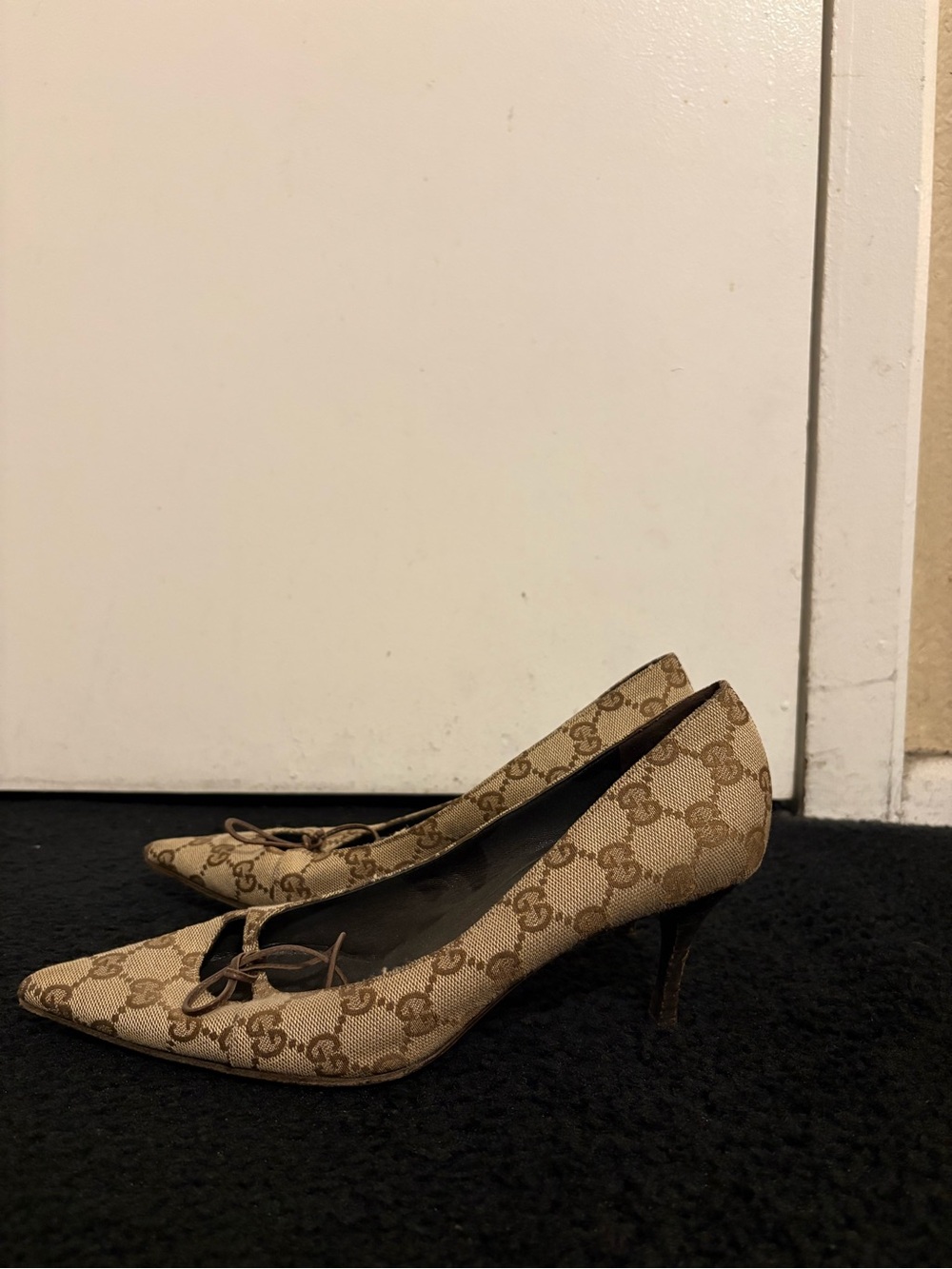 Gucci Beige GG Supreme Pointed Toe Kitten Heel Pumps